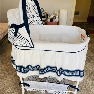 Delta children Smooth Glide Bassinet